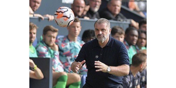 L'allenatore e i giocatori del Tottenham Hotspur ricevono i migliori onori